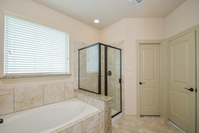 Building Photo - 2414 Argos Dr