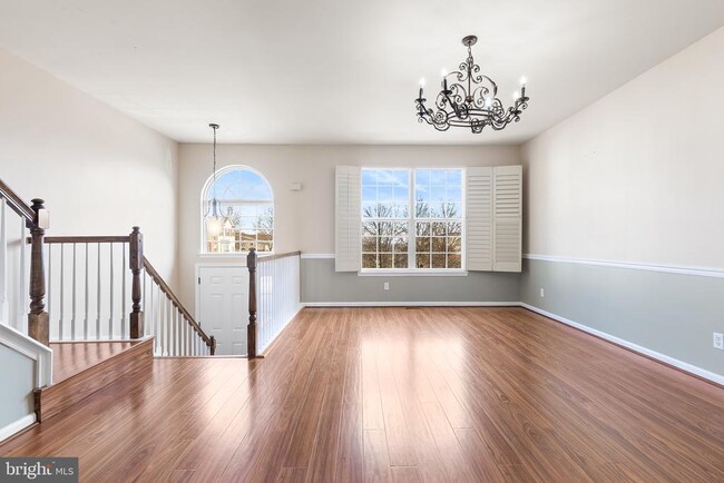 Building Photo - 271 Yorktown Ct