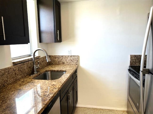 Building Photo - 270 NE 40th St