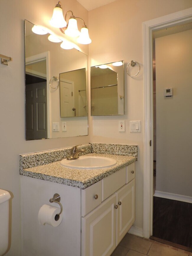 Building Photo - Easy access to shopping, interstate & Navy Federal complex!