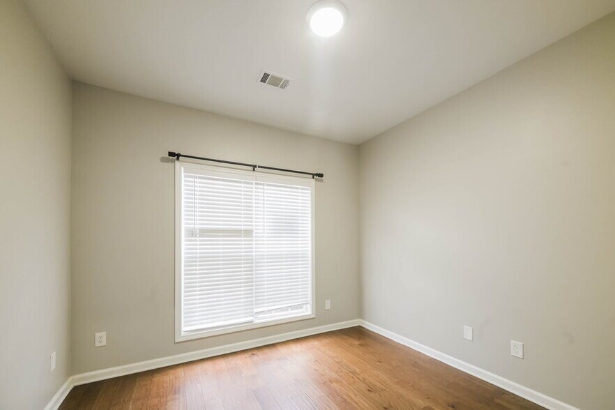 Building Photo - 116 Freeman Forest Dr