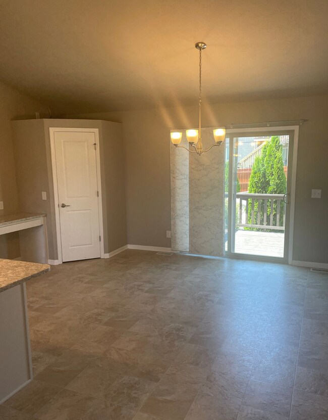 Building Photo - Beautiful 3 Bedroom In Whitetail Creek!!