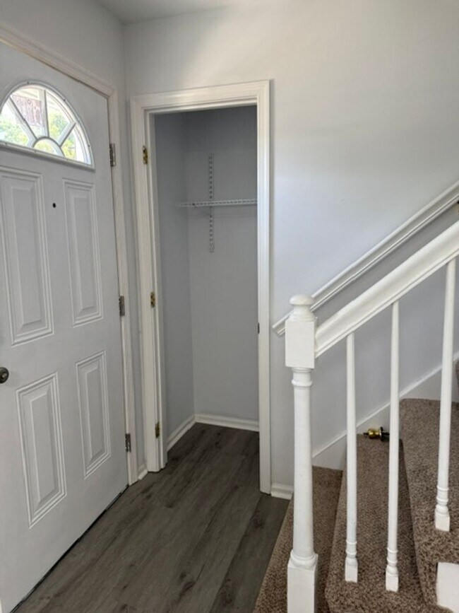 Building Photo - 302 Cottonwood Ln