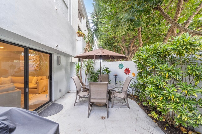 Building Photo - 250 S Ocean Blvd