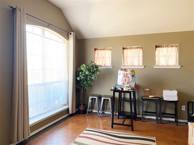 Building Photo - 724 Red Elm Ln