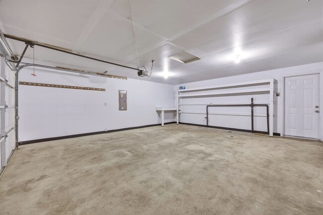Building Photo - Beautifully Updated 3-Bedroom Rambler with Open Floor Plan & Private Fenced Yard
