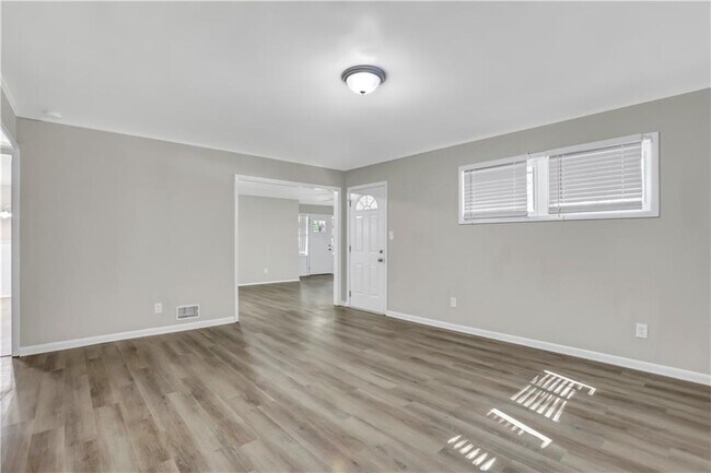 Building Photo - 1641 Delia Dr