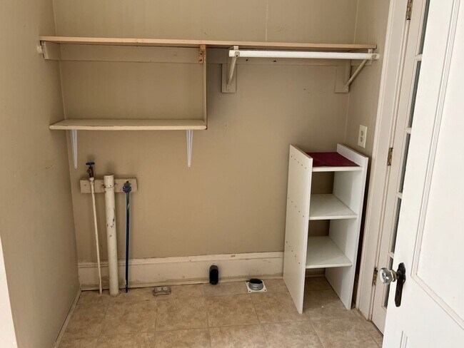 Building Photo - Home with 2 Bedrooms, 2 Baths with Bonus/C...