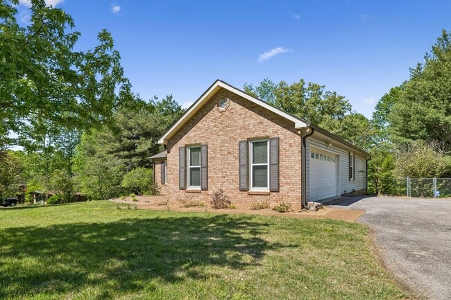 Building Photo - 107 Keri Dr