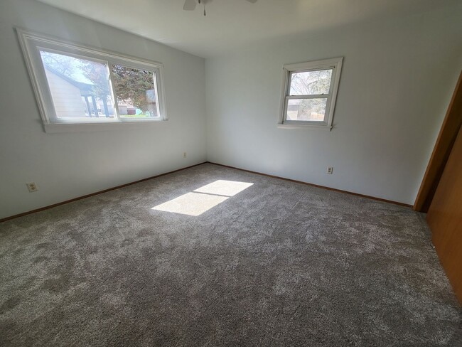 Building Photo - Home in Riverton