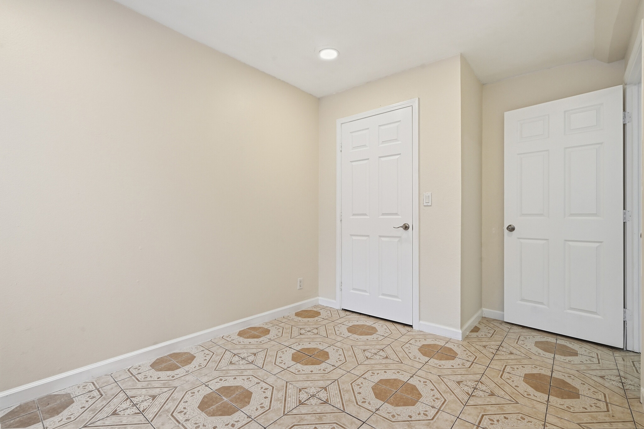 Building Photo - 7924 Woodman Ave