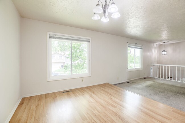Building Photo - Adorable home in Heart of Papillion