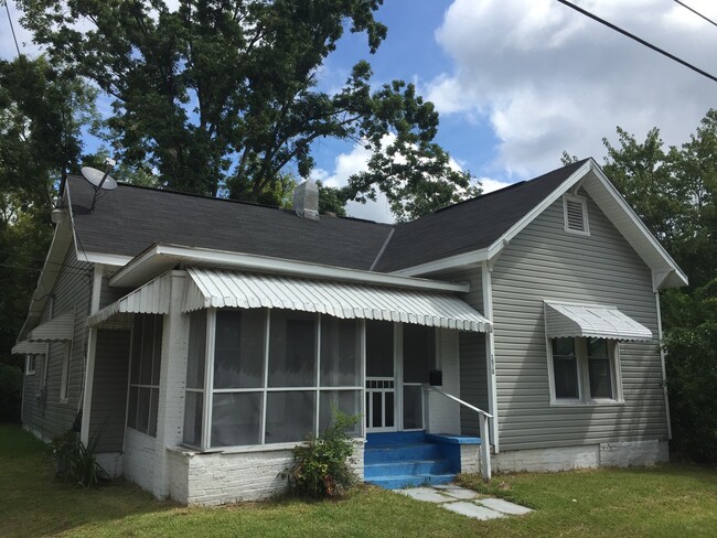 Building Photo - **UPCOMING**4 bedroom / 2 bathroom Home fo...