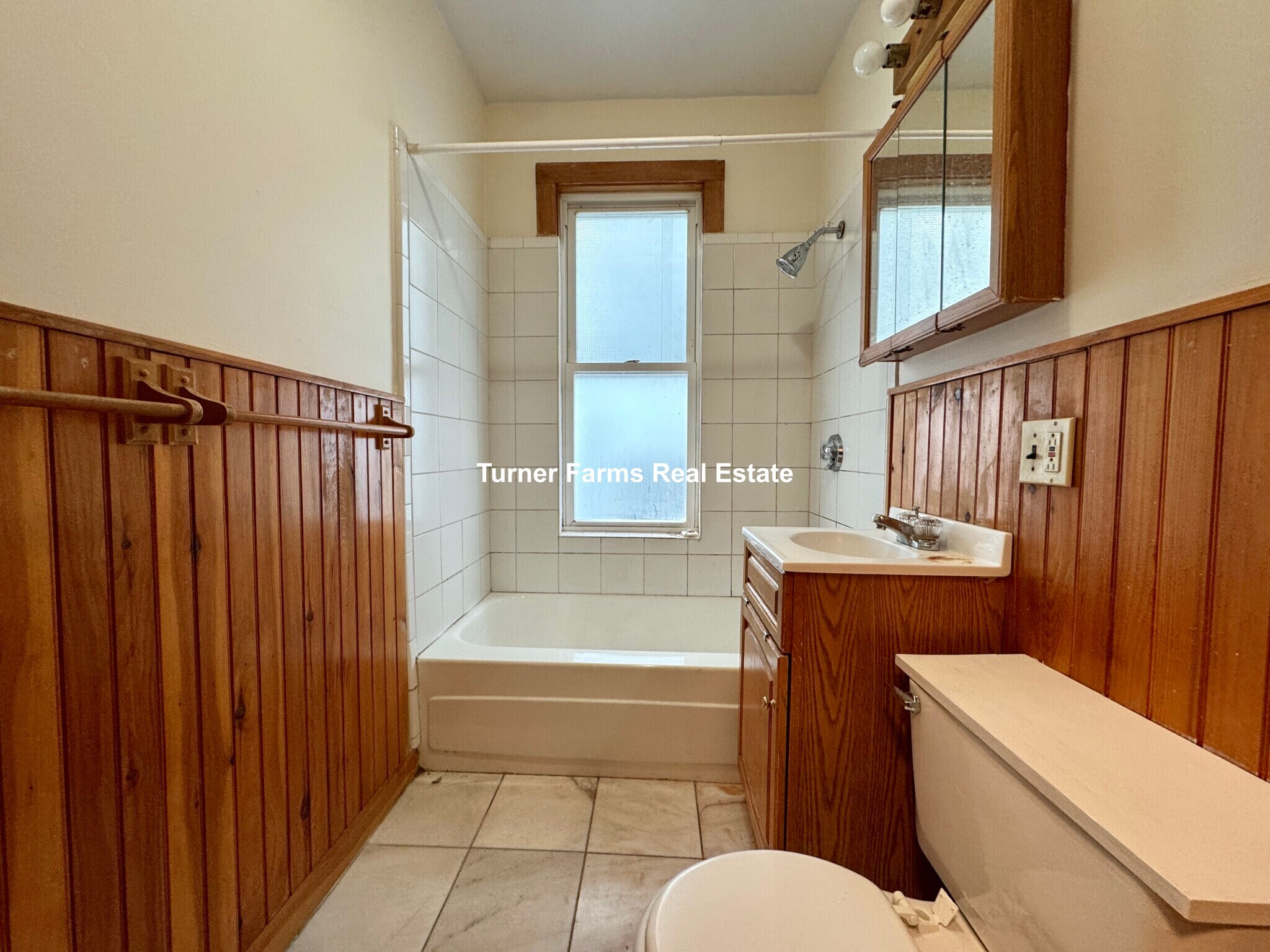 Building Photo - 144 Hillside St