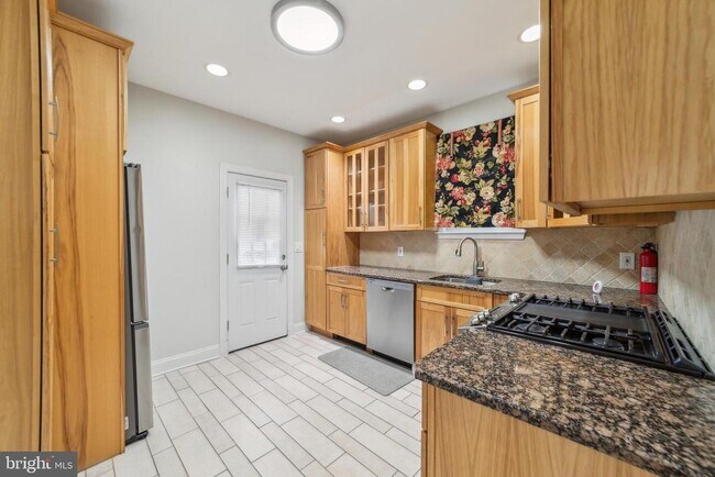 Building Photo - 23 E Elm St