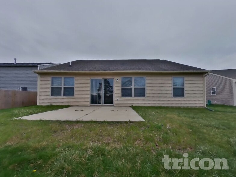 Building Photo - 11491 N Creekside Dr