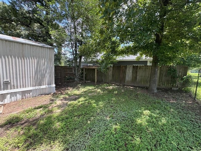 Building Photo - 16790 Meadowcroft St