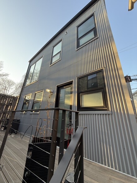 Primary Photo - 1034 W 20th Pl