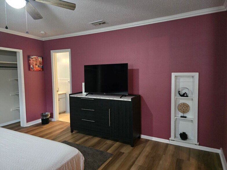 Building Photo - 912 Monticello Ave