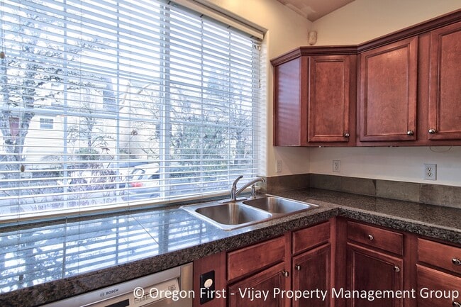 Building Photo - 10568 SW Washington St