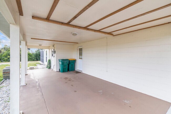 Building Photo - FURNISHED SHORT TERM RENTAL - 3 Bed / 2 Bath - Single Family Pool Home - $3,250/month