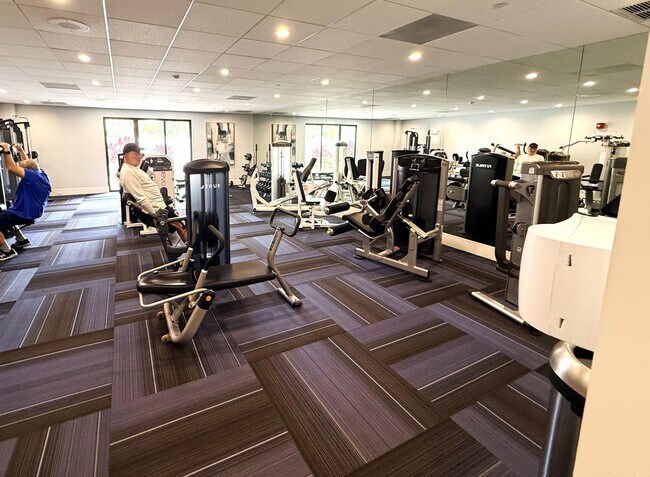 Building Photo - 7076 Huntington Ln