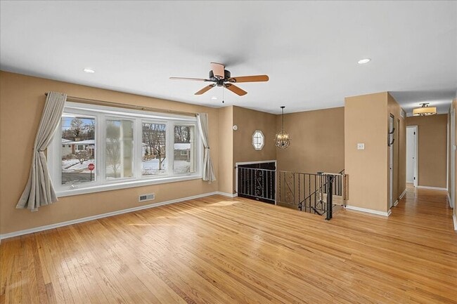 Building Photo - 5 Knollwood Dr