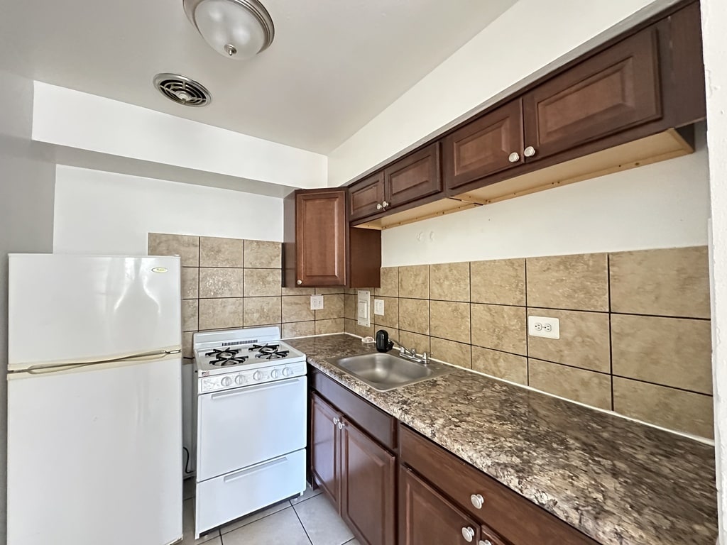 Building Photo - 1515 W Morse Ave