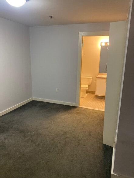 Building Photo - 534 Commonwealth Ave