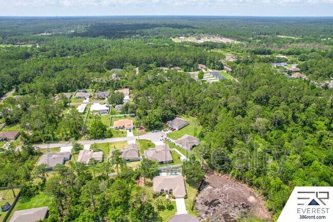 Building Photo - 13 Sleigh Bell Pl