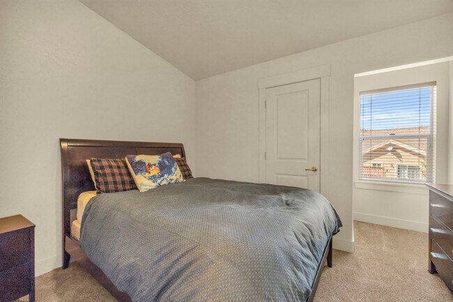 Building Photo - Furnished Bear Hollow Townhome