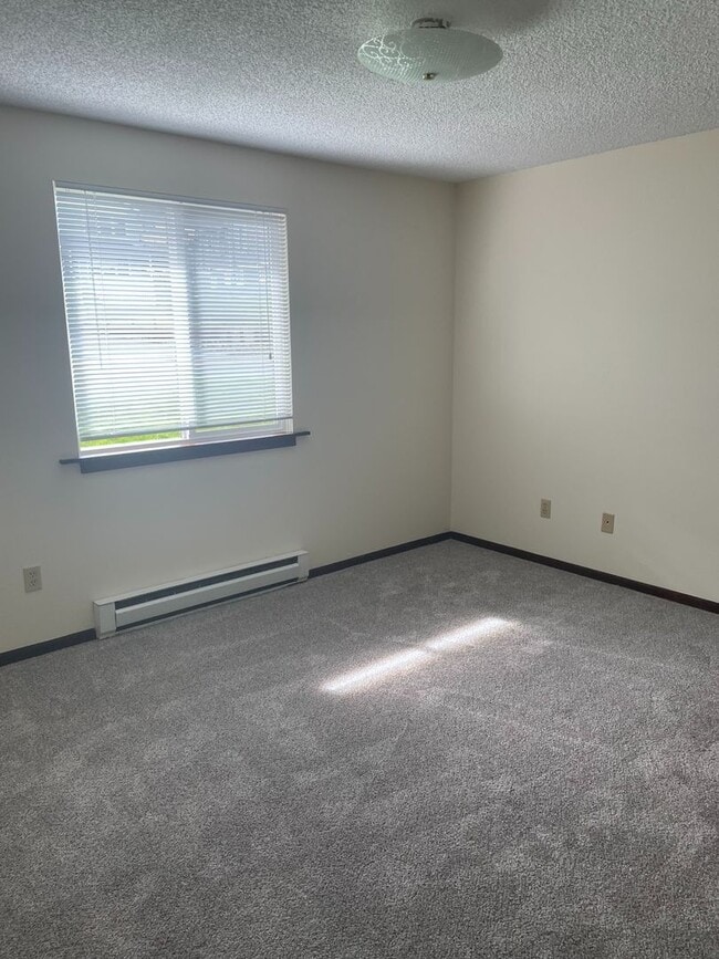 Building Photo - BENE01