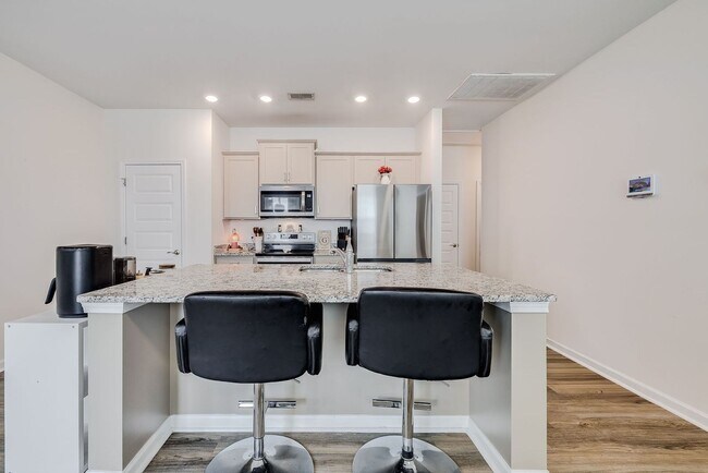 Building Photo - 161 Holloway Hl