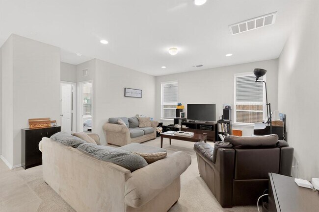 Building Photo - 262 Zuma Dr