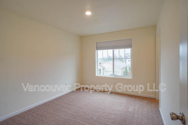 Building Photo - 1423 W 16th Ave