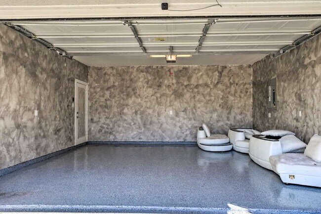 Building Photo - 2107 Stuart St