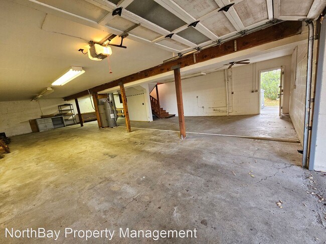 Building Photo - 3 br, 2 bath House - 19352 Deer Hill Rd