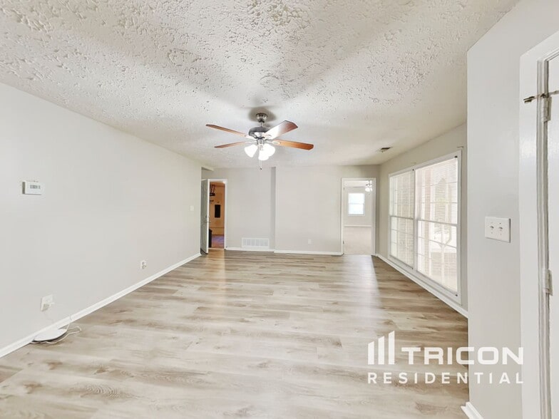 Building Photo - 5750 Westside Rd