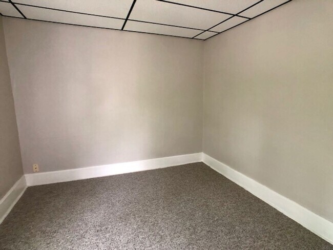 Building Photo - rh17