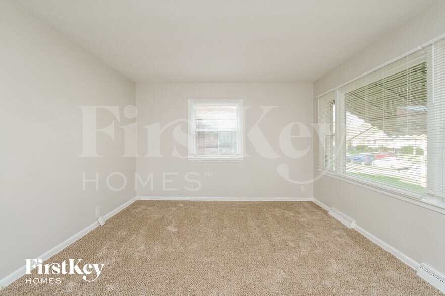 Building Photo - 326 Clyde Ave