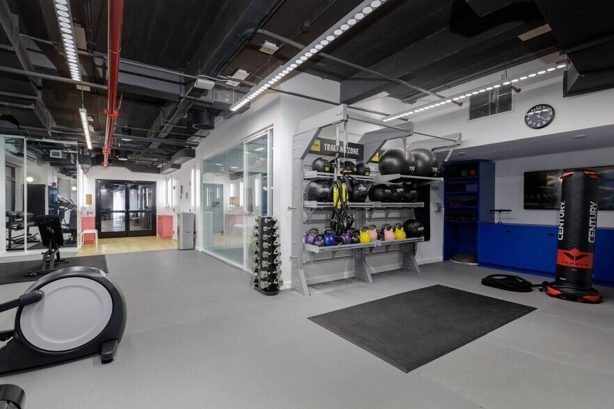 Building Photo - 120 Wall St