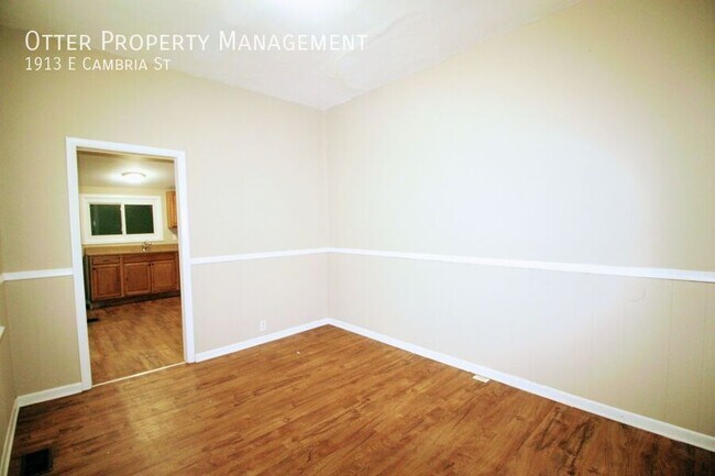 Building Photo - 1913 E Cambria St