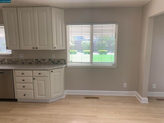 Building Photo - 1608 Claycord Ave