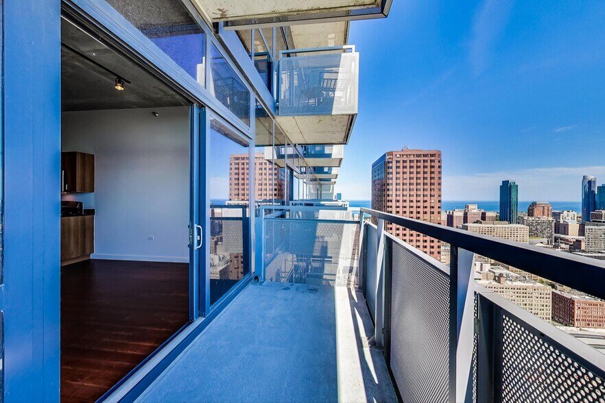 Building Photo - 235 W Van Buren St
