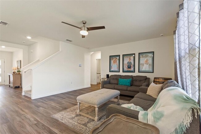 Building Photo - 421 Chayne Pl