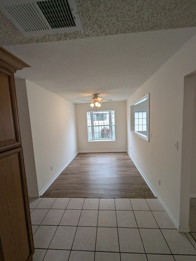 Building Photo - 108 N Lake Cir