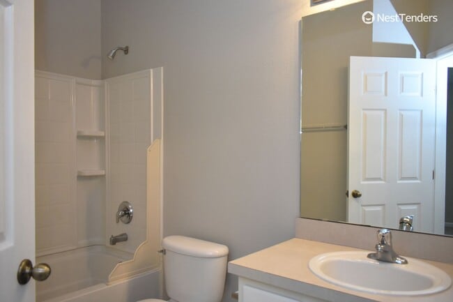 Building Photo - Three Bedroom in Cambridge at Oak Leaf Pla...