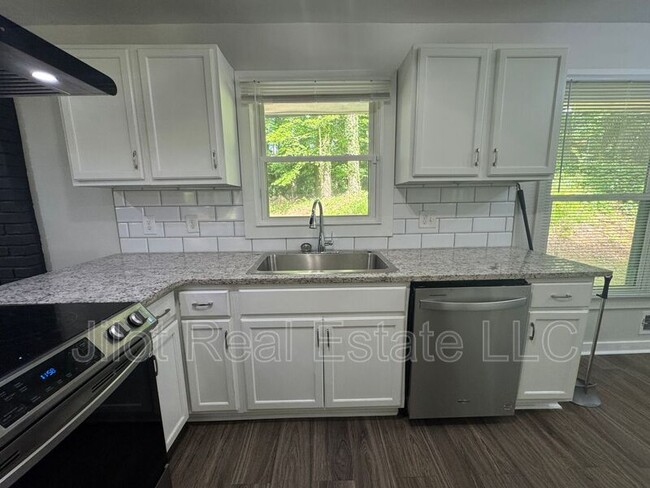 Building Photo - 3240 Pyrite Cir SW