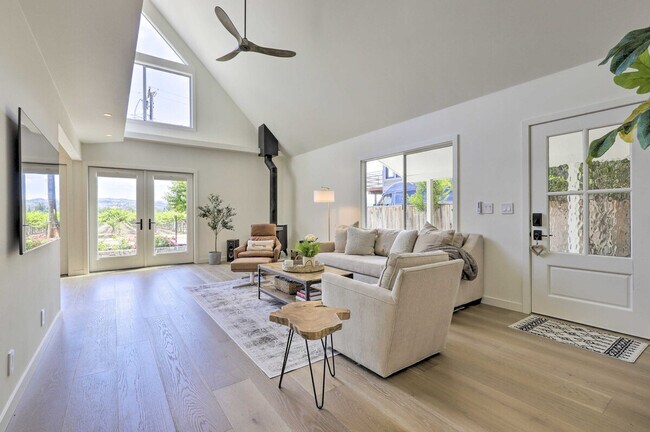 Building Photo - 1155 Grape Ln