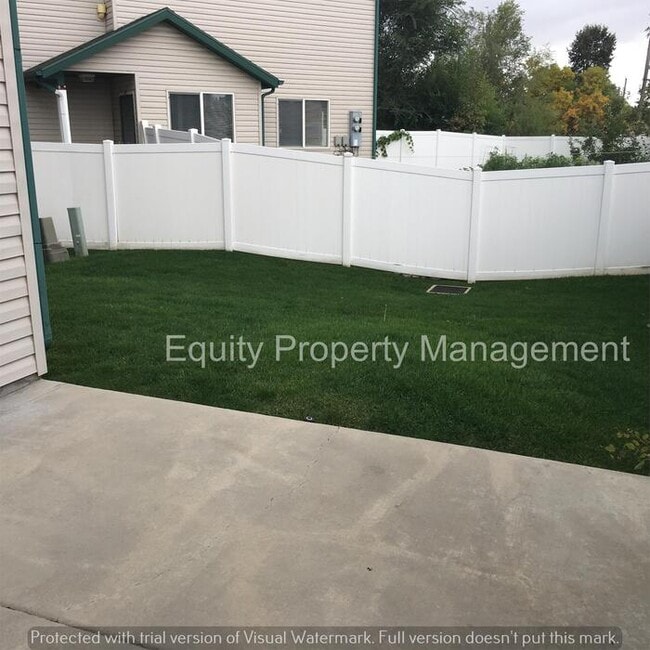 Building Photo - 3 Bedroom home in Midvale